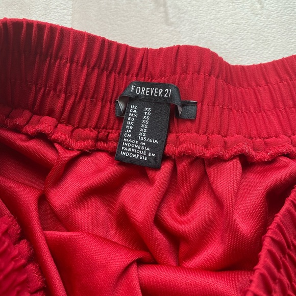 Flowy red skirt - Picture 2 of 3